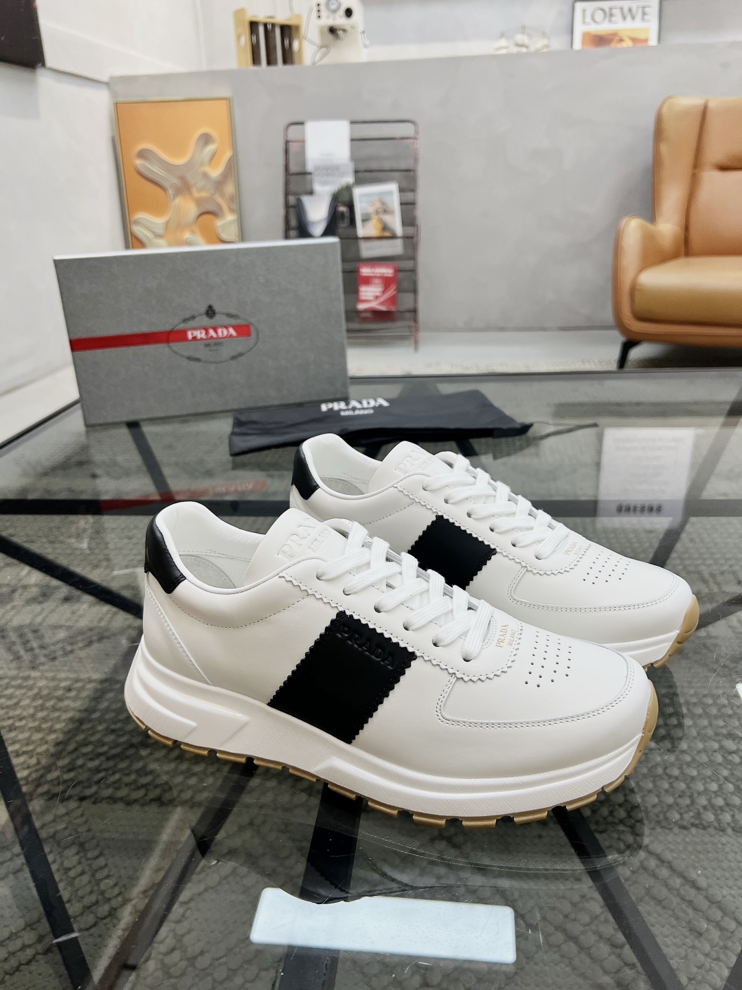  P 🔍顶级代购🇮🇹 普 炸街男神新品来袭，超人气爆款专柜新款，原厂配置意大利进口牛皮面料，高品质复杂拼