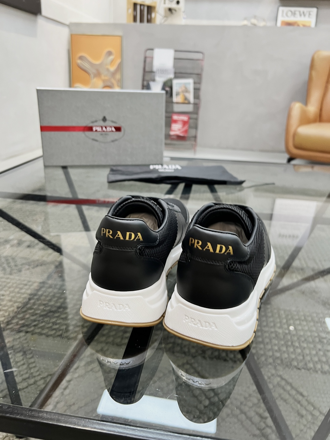  P 🔍顶级代购🇮🇹 普 炸街男神新品来袭，超人气爆款专柜新款，原厂配置意大利进口牛皮搭配网布面料，高品