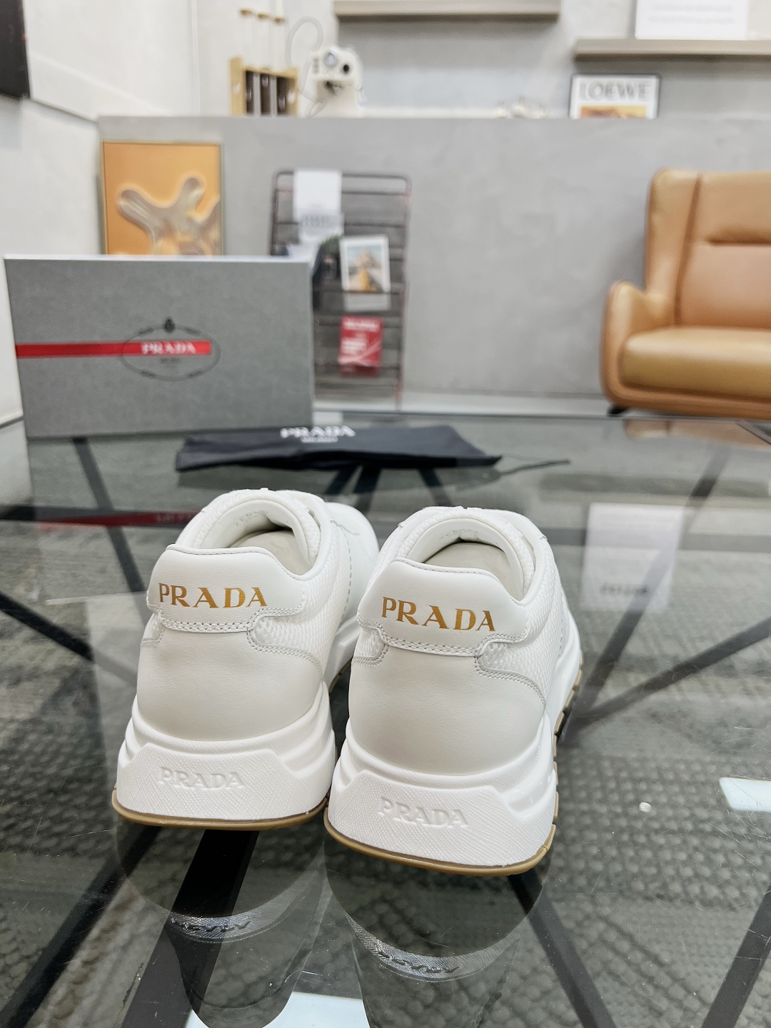  P 🔍顶级代购🇮🇹 普 炸街男神新品来袭，超人气爆款专柜新款，原厂配置意大利进口牛皮搭配网布面料，高品