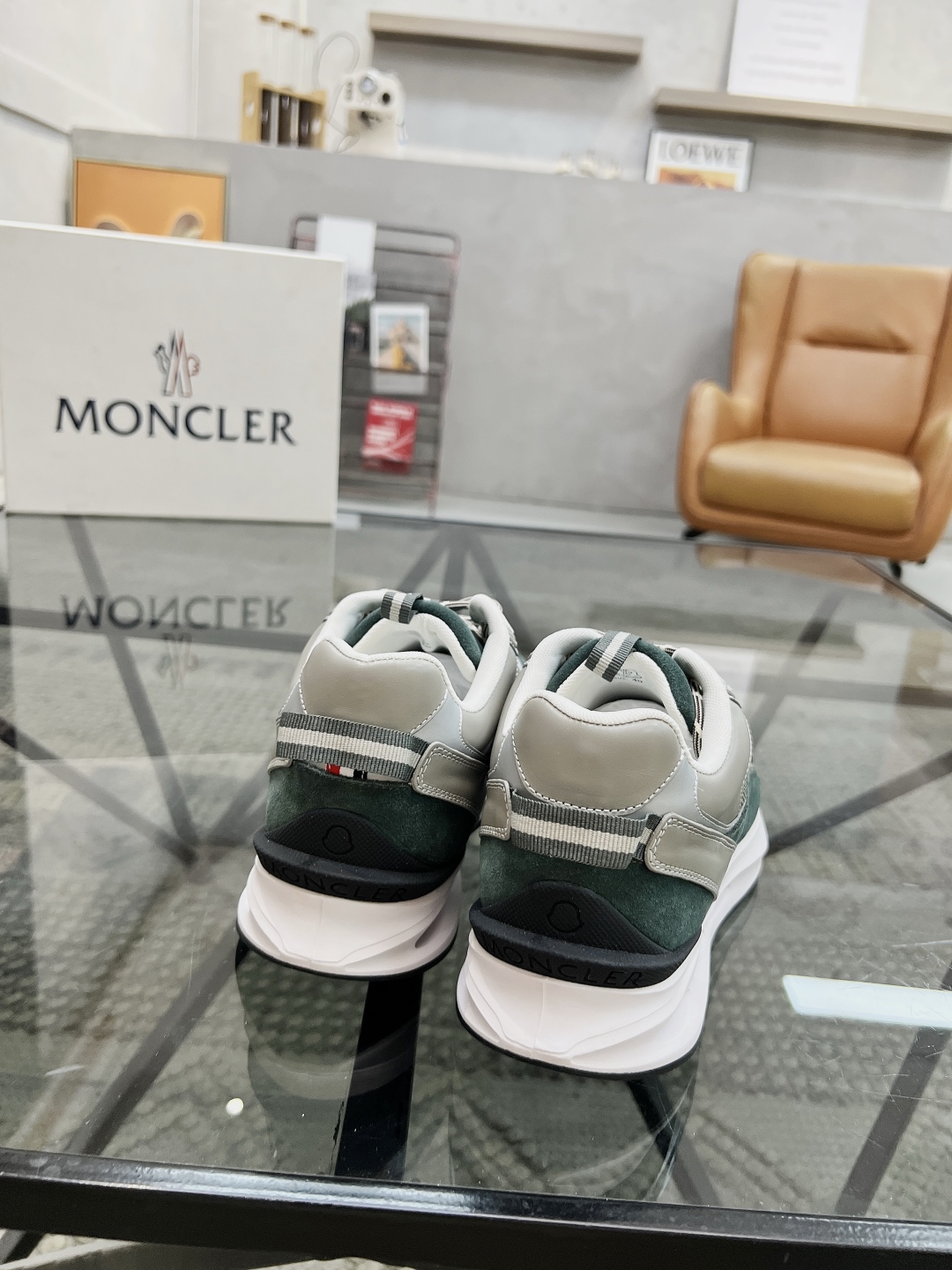  M 🔍顶级代购🇮🇹 蒙 炸街男神新品来袭，超人气爆款专柜新款，原厂配置意大利进口牛皮搭配网布面料，高品