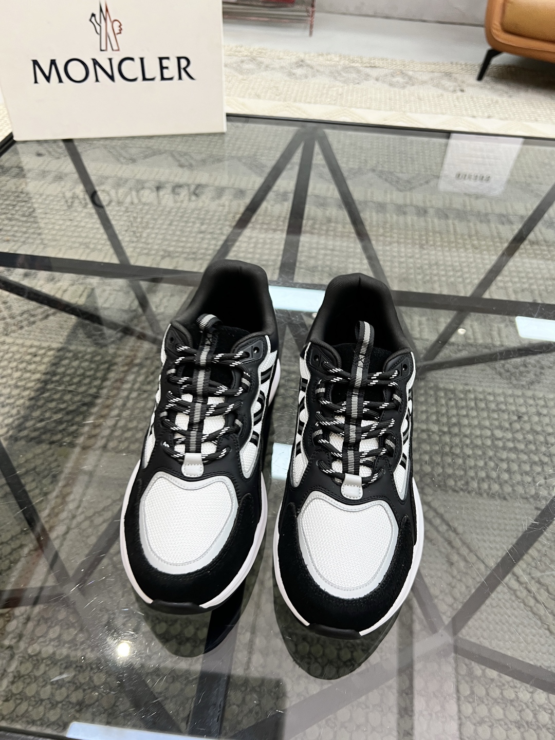  M 🔍顶级代购🇮🇹 蒙 炸街男神新品来袭，超人气爆款专柜新款，原厂配置意大利进口牛皮搭配网布面料，高品
