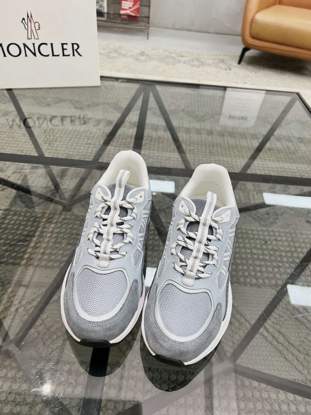  M 🔍顶级代购🇮🇹 蒙 炸街男神新品来袭，超人气爆款专柜新款，原厂配置意大利进口牛皮搭配网布面料，高品