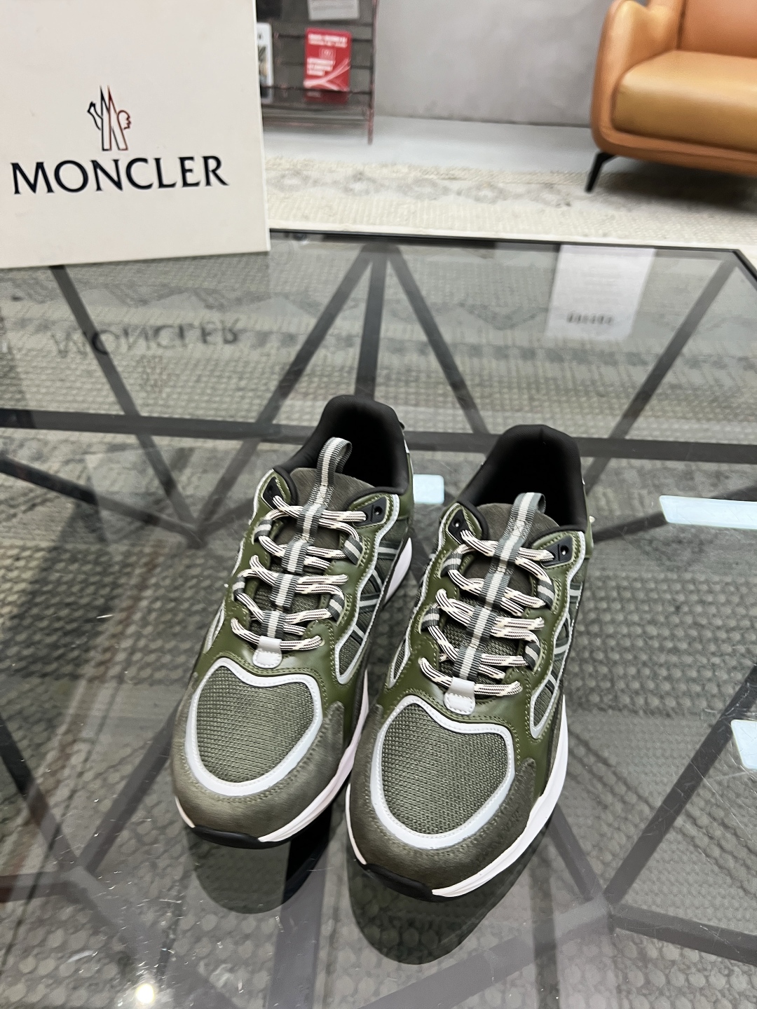  M 🔍顶级代购🇮🇹 蒙 炸街男神新品来袭，超人气爆款专柜新款，原厂配置意大利进口牛皮搭配网布面料，高品