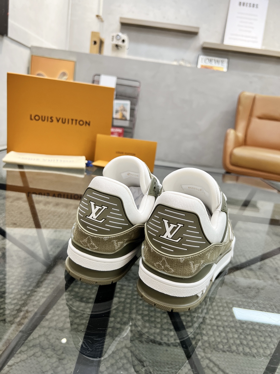  L 🔍顶级代购🇮🇹 路 炸街男神爆款运动板鞋专柜同步，鞋面意大利进口牛皮搭配绿牛布面料，缤纷色彩复杂工