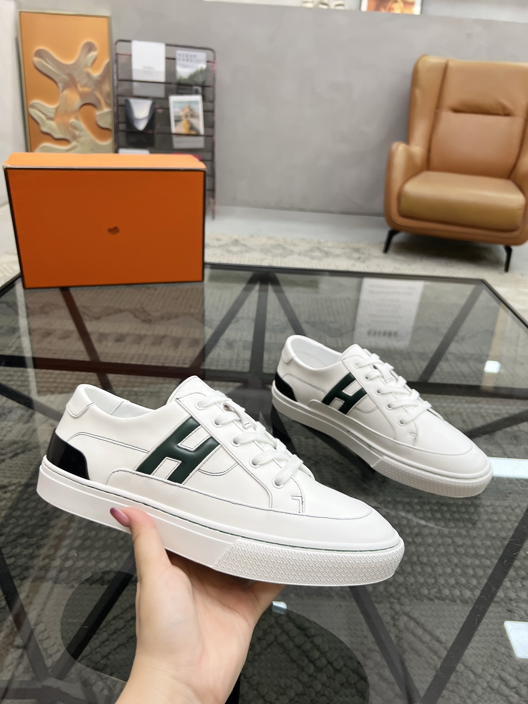 H 🔍顶级代购🇮🇹 爱 炸街男神休闲鞋新品来袭专柜同步发售原厂配置，意大利进口原版牛皮面料，高品质拼接