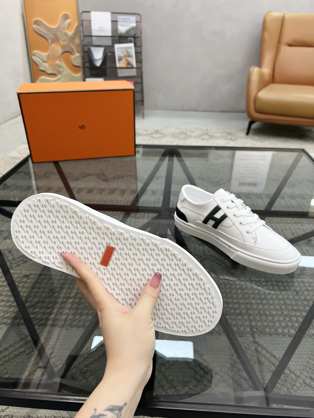  H 🔍顶级代购🇮🇹 爱 炸街男神休闲鞋新品来袭专柜同步发售原厂配置，意大利进口原版牛皮面料，高品质拼接