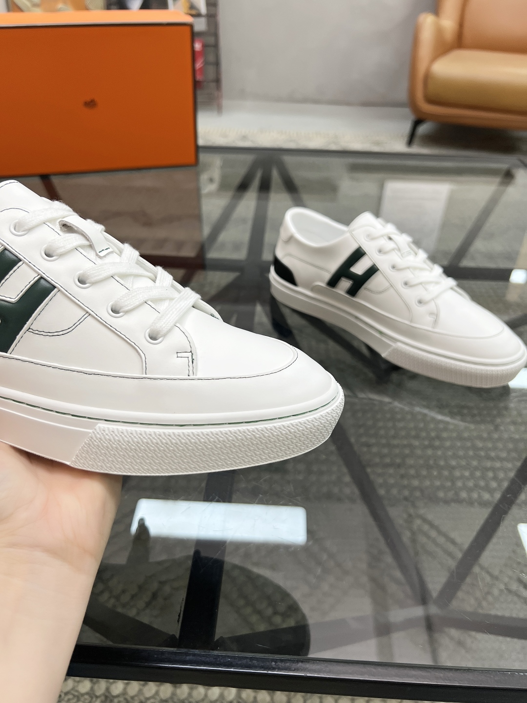  H 🔍顶级代购🇮🇹 爱 炸街男神休闲鞋新品来袭专柜同步发售原厂配置，意大利进口原版牛皮面料，高品质拼接