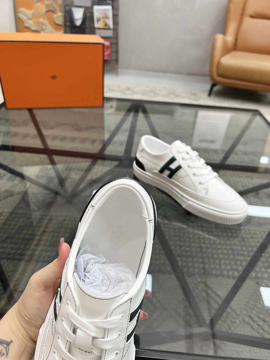  H 🔍顶级代购🇮🇹 爱 炸街男神休闲鞋新品来袭专柜同步发售原厂配置，意大利进口原版牛皮面料，高品质拼接