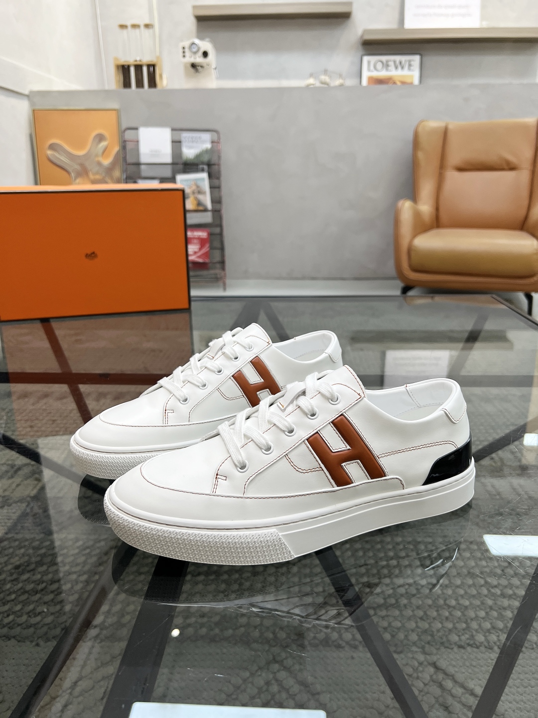  H 🔍顶级代购🇮🇹 爱 炸街男神休闲鞋新品来袭专柜同步发售原厂配置，意大利进口原版牛皮面料，高品质拼接