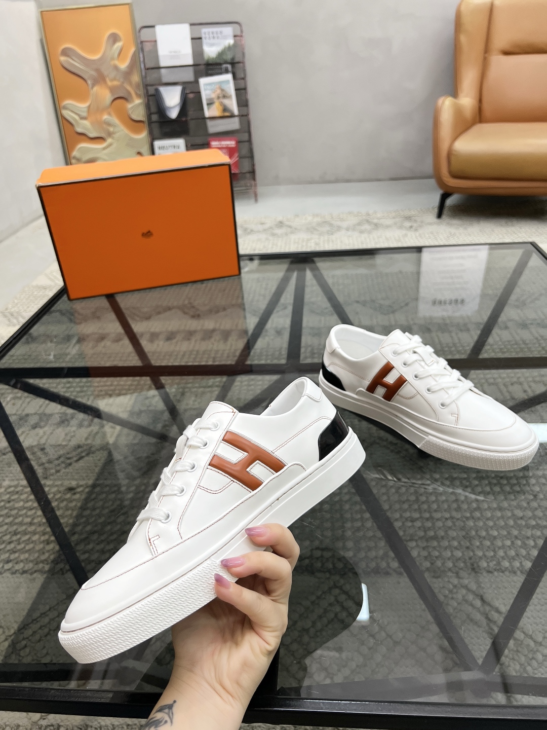  H 🔍顶级代购🇮🇹 爱 炸街男神休闲鞋新品来袭专柜同步发售原厂配置，意大利进口原版牛皮面料，高品质拼接