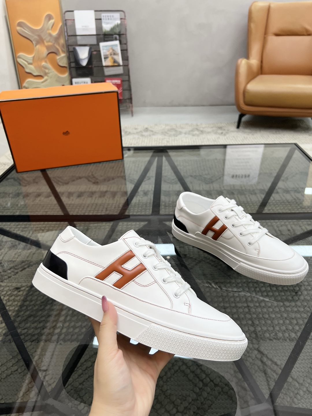  H 🔍顶级代购🇮🇹 爱 炸街男神休闲鞋新品来袭专柜同步发售原厂配置，意大利进口原版牛皮面料，高品质拼接