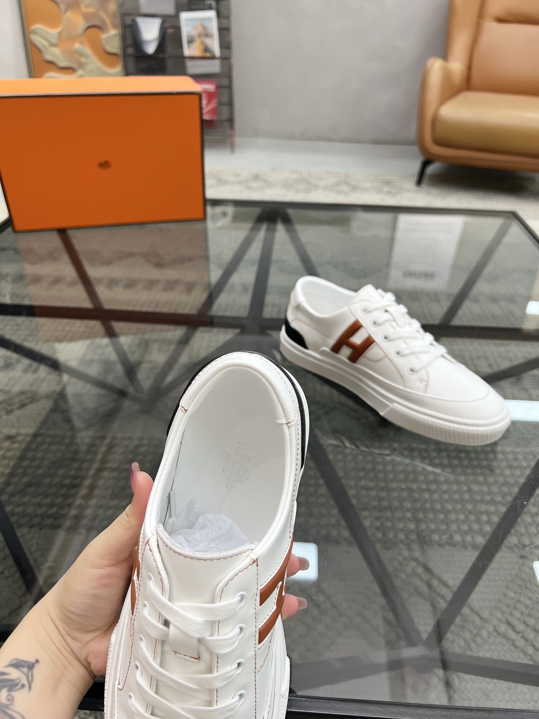  H 🔍顶级代购🇮🇹 爱 炸街男神休闲鞋新品来袭专柜同步发售原厂配置，意大利进口原版牛皮面料，高品质拼接