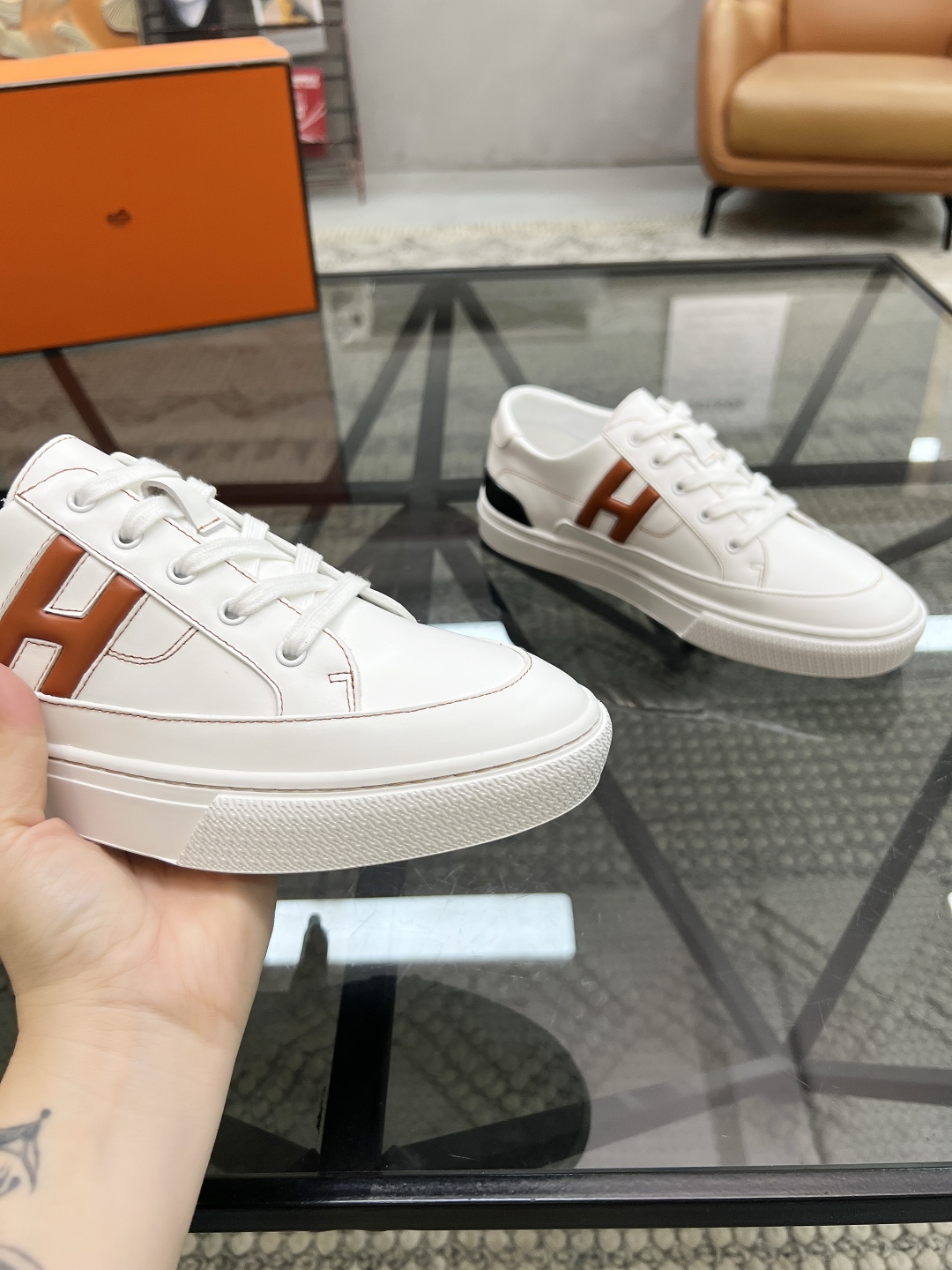  H 🔍顶级代购🇮🇹 爱 炸街男神休闲鞋新品来袭专柜同步发售原厂配置，意大利进口原版牛皮面料，高品质拼接