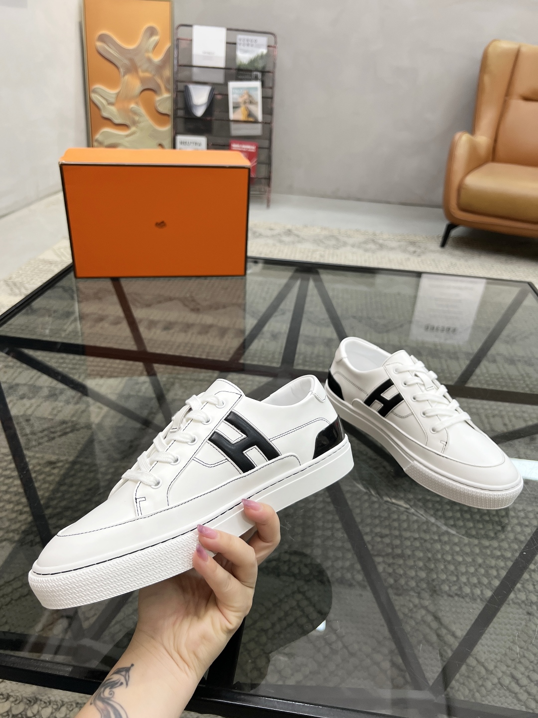  H 🔍顶级代购🇮🇹 爱 炸街男神休闲鞋新品来袭专柜同步发售原厂配置，意大利进口原版牛皮面料，高品质拼接