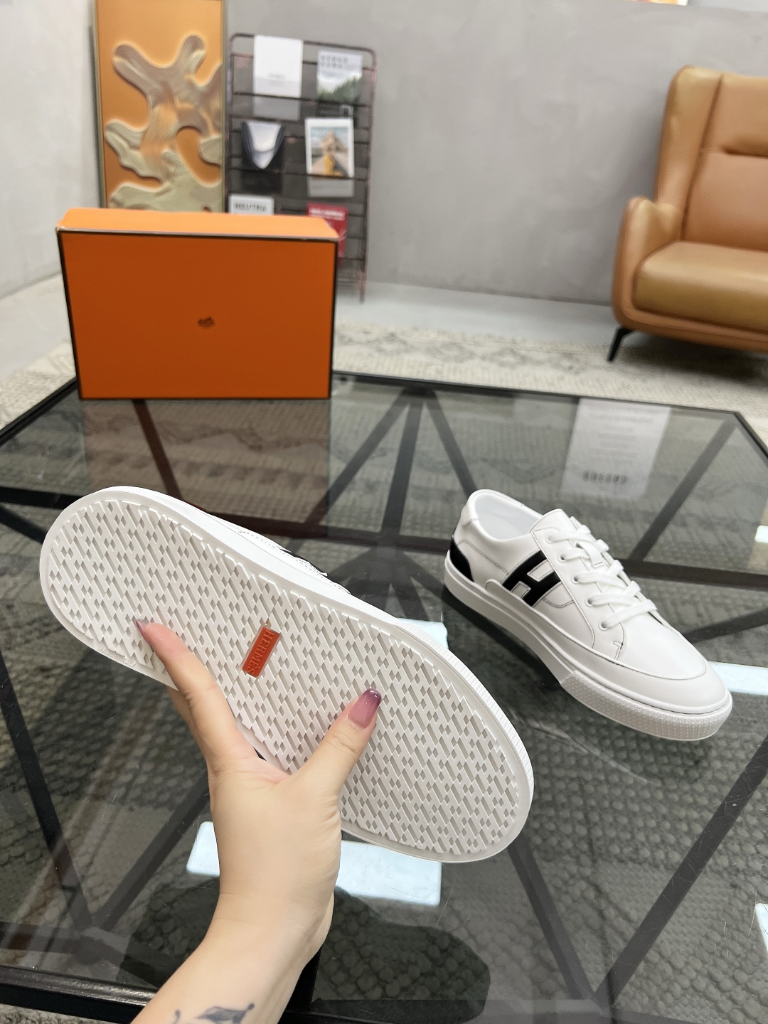  H 🔍顶级代购🇮🇹 爱 炸街男神休闲鞋新品来袭专柜同步发售原厂配置，意大利进口原版牛皮面料，高品质拼接