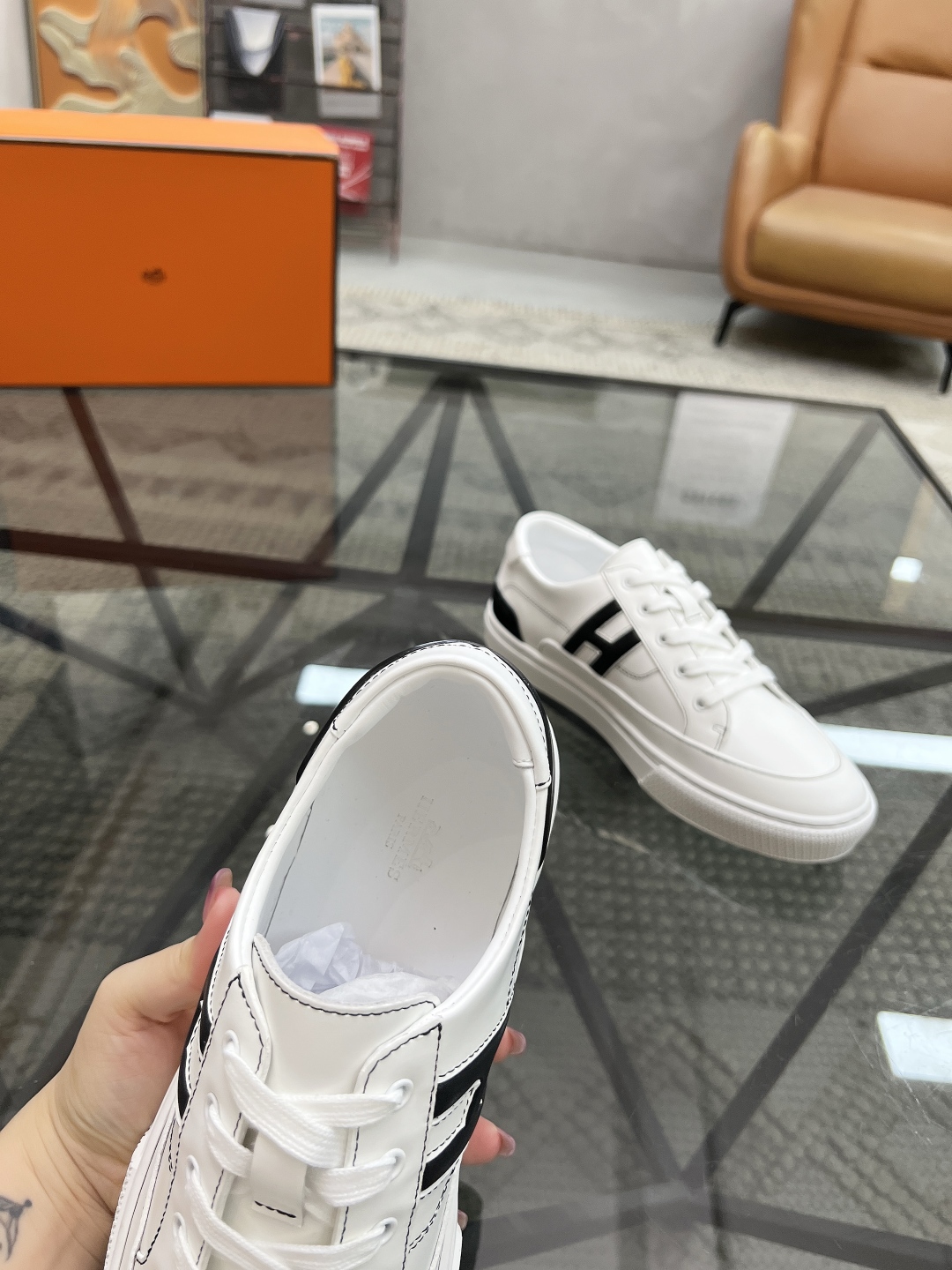  H 🔍顶级代购🇮🇹 爱 炸街男神休闲鞋新品来袭专柜同步发售原厂配置，意大利进口原版牛皮面料，高品质拼接