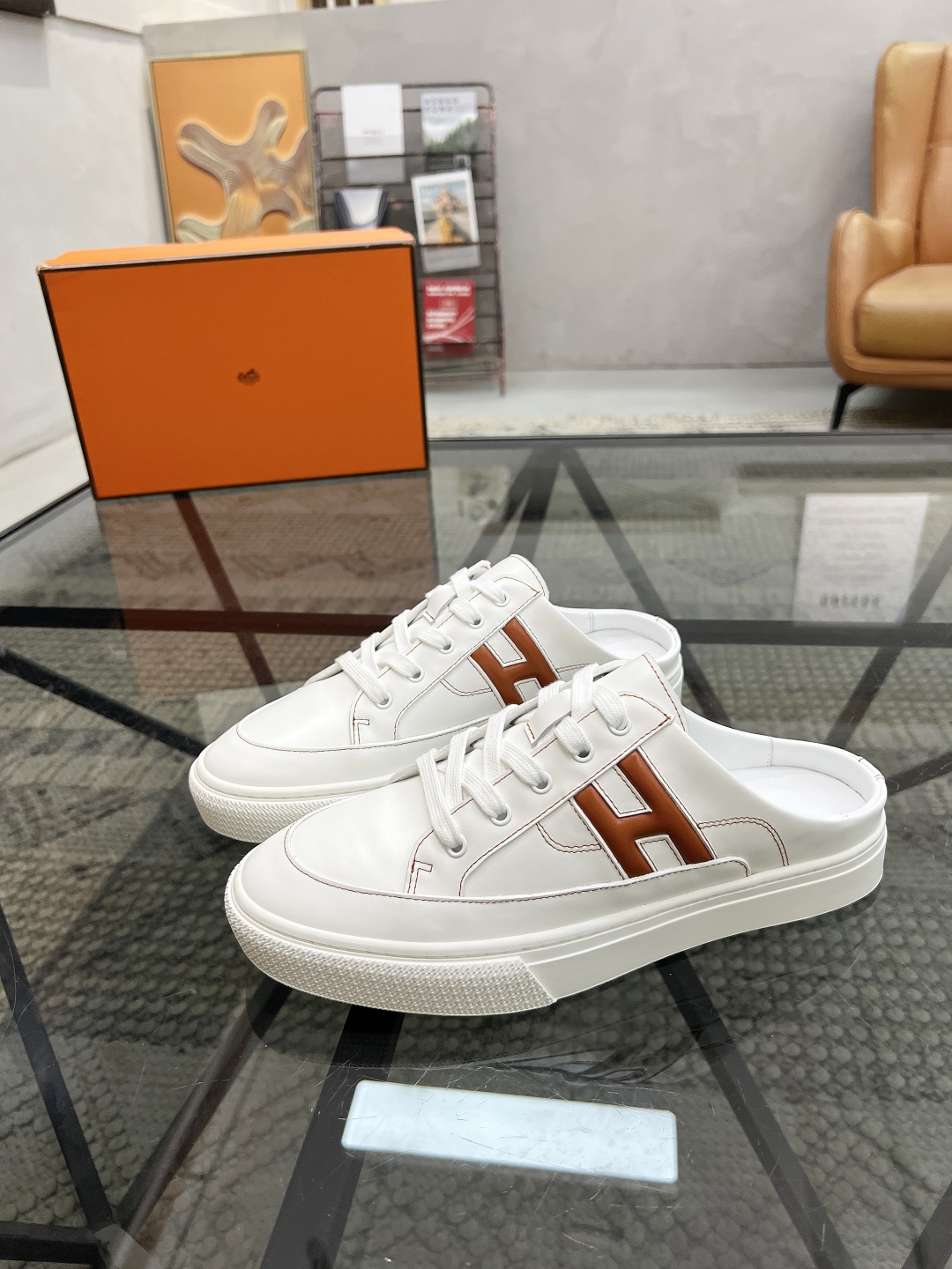  H 🔍顶级代购🇮🇹 爱 炸街男神休闲鞋半拖新品来袭专柜同步发售原厂配置，意大利进口原版牛皮面料，高品质