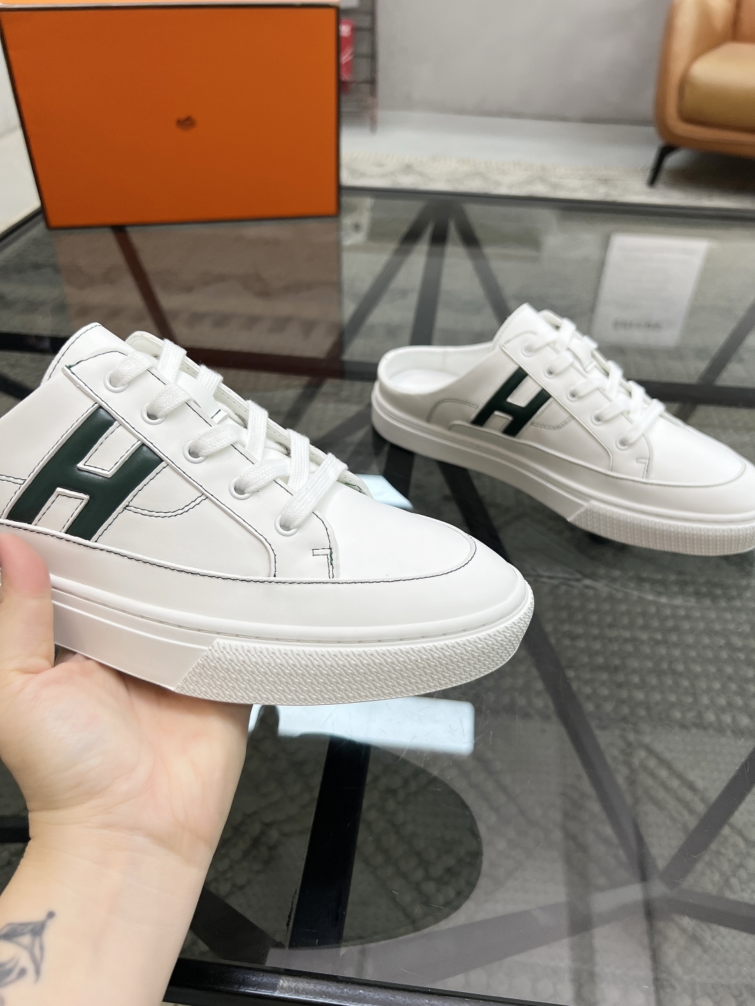  H 🔍顶级代购🇮🇹 爱 炸街男神休闲鞋半拖新品来袭专柜同步发售原厂配置，意大利进口原版牛皮面料，高品质