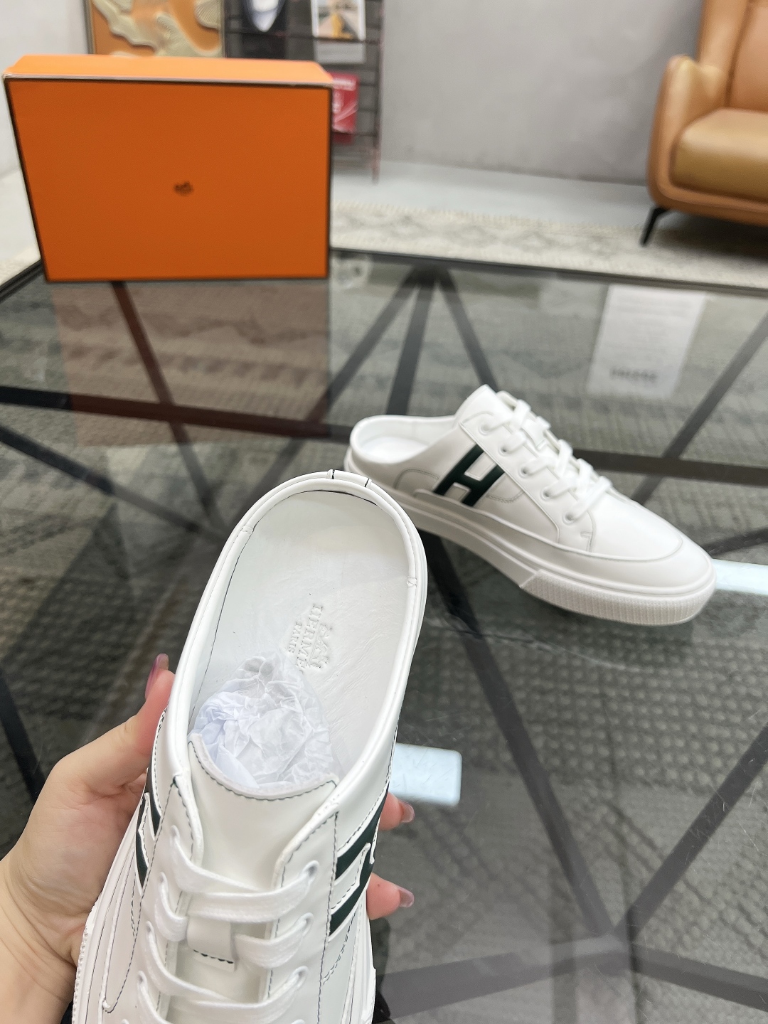  H 🔍顶级代购🇮🇹 爱 炸街男神休闲鞋半拖新品来袭专柜同步发售原厂配置，意大利进口原版牛皮面料，高品质