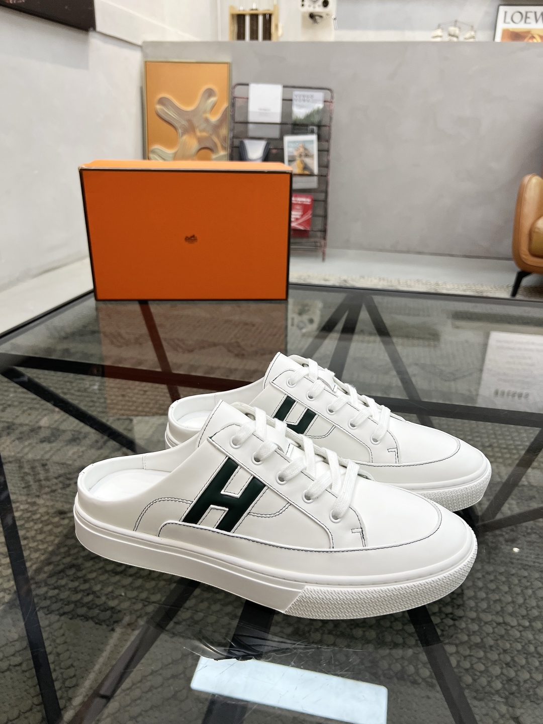  H 🔍顶级代购🇮🇹 爱 炸街男神休闲鞋半拖新品来袭专柜同步发售原厂配置，意大利进口原版牛皮面料，高品质