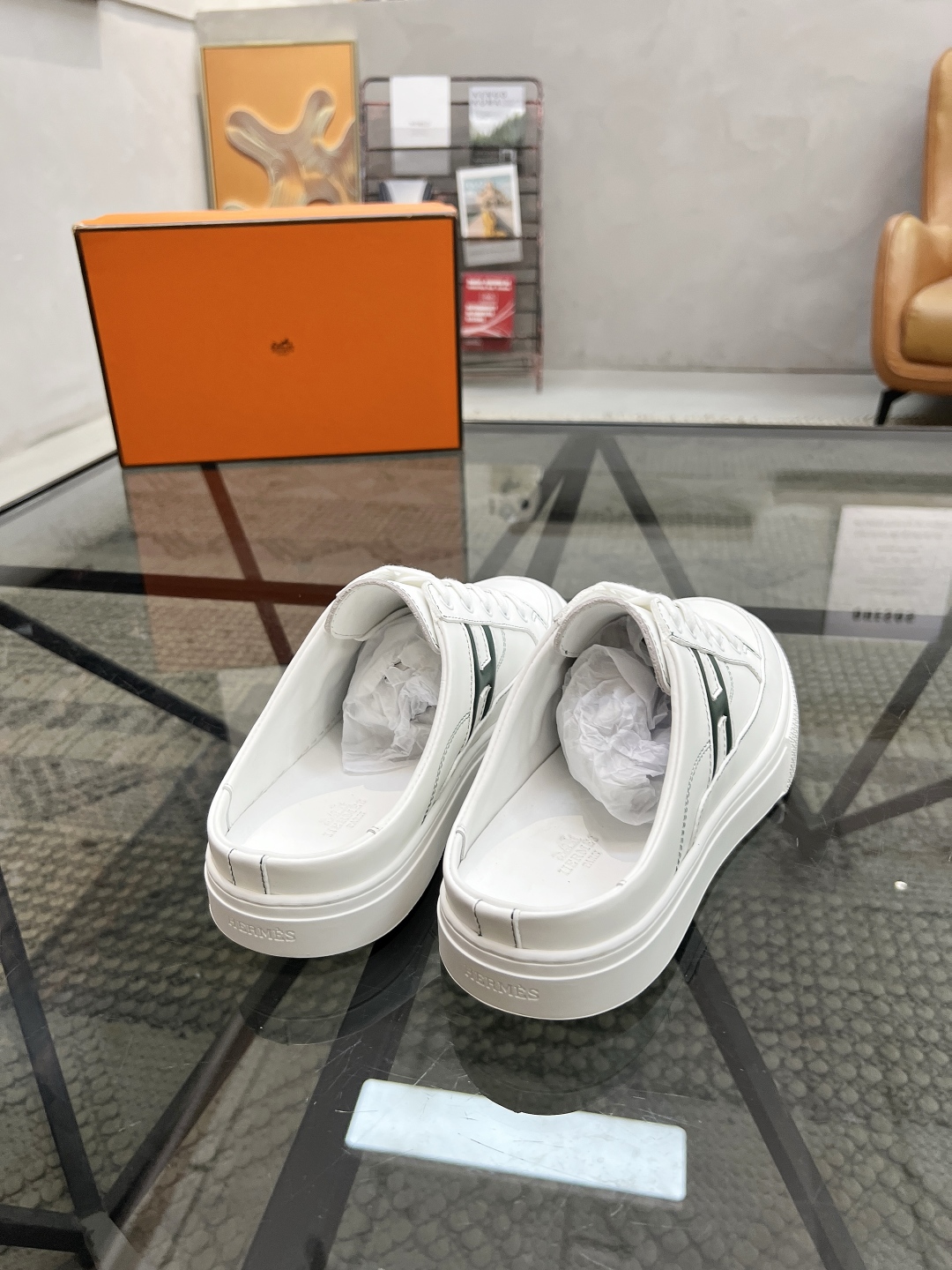  H 🔍顶级代购🇮🇹 爱 炸街男神休闲鞋半拖新品来袭专柜同步发售原厂配置，意大利进口原版牛皮面料，高品质