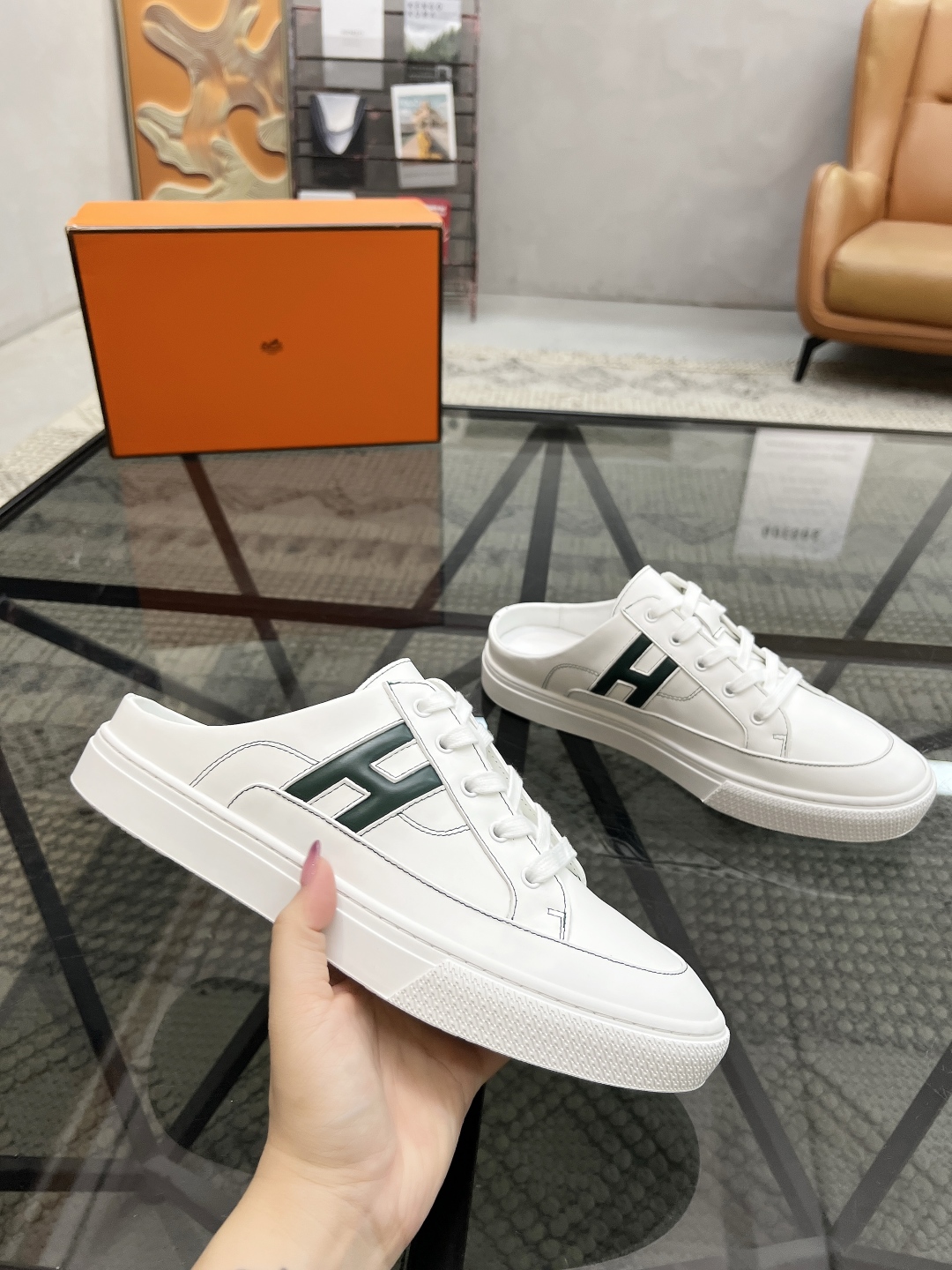  H 🔍顶级代购🇮🇹 爱 炸街男神休闲鞋半拖新品来袭专柜同步发售原厂配置，意大利进口原版牛皮面料，高品质