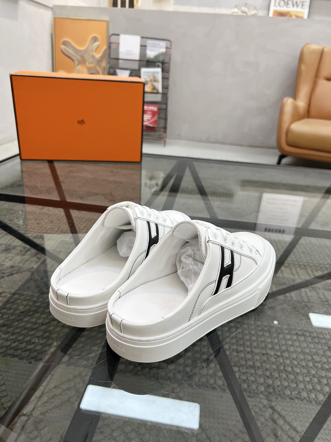  H 🔍顶级代购🇮🇹 爱 炸街男神休闲鞋半拖新品来袭专柜同步发售原厂配置，意大利进口原版牛皮面料，高品质