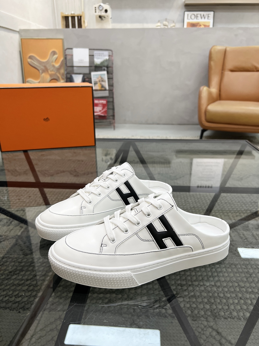  H 🔍顶级代购🇮🇹 爱 炸街男神休闲鞋半拖新品来袭专柜同步发售原厂配置，意大利进口原版牛皮面料，高品质