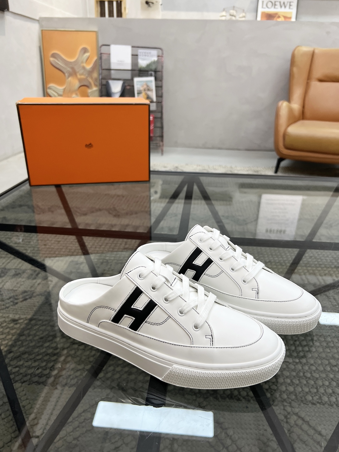  H 🔍顶级代购🇮🇹 爱 炸街男神休闲鞋半拖新品来袭专柜同步发售原厂配置，意大利进口原版牛皮面料，高品质