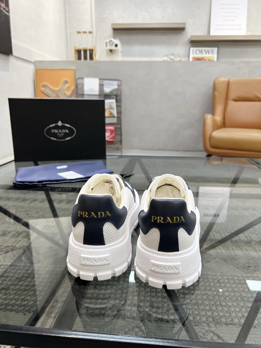  P 🔍顶级代购🇮🇹 普 炸街男神新品来袭，超人气爆款专柜新款，原厂配置意大利进口牛皮面料，高品质复杂拼