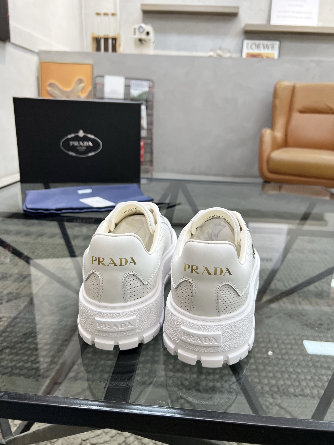  P 🔍顶级代购🇮🇹 普 炸街男神新品来袭，超人气爆款专柜新款，原厂配置意大利进口牛皮面料，高品质复杂拼