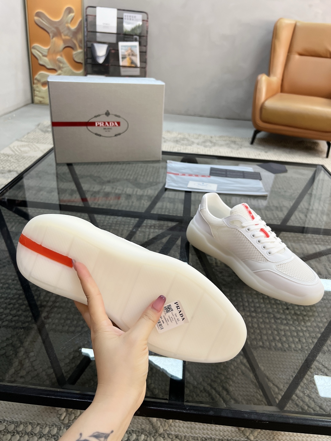 P360 P 🔍顶级代购🇮🇹 普 炸街男神厚底运动休闲系列专柜同步发售原厂配置，意大利进口牛皮搭配网布面料，色彩缤纷潮达人必备，舒适柔软网布内里垫，鞋底：局原厂特供原版底超级舒适，原厂跟单货 🔍🔍高品质，可随意进出专柜，欢迎对比专柜同步，码数 38-45（订 46）