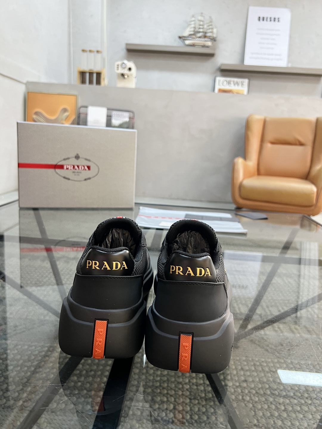  P 🔍顶级代购🇮🇹 普 炸街男神厚底运动休闲系列专柜同步发售原厂配置，意大利进口牛皮搭配网布面料，色彩
