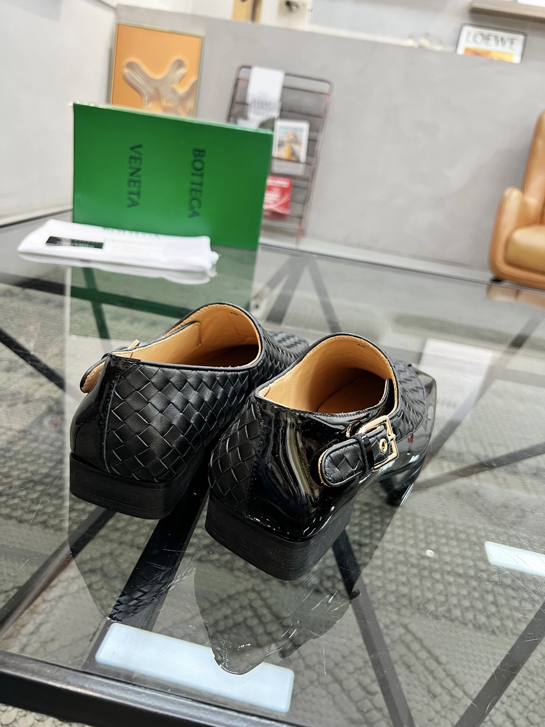 P450 B 🔍顶级代购🇮🇹 碟 炸街情侣👫款官网新品套脚皮鞋原单货专柜同步，鞋面意大利进口编织牛皮面料，潮达人爆款版面舒适大方，透气牛皮内里舒适，鞋底：原厂特供原版底，独家活动成型底超级舒适，原厂跟单货，🔍🔍高品质，可随意进出专柜，欢迎对比，女码 35-39 （订40）男码 39-44（订 38 45）