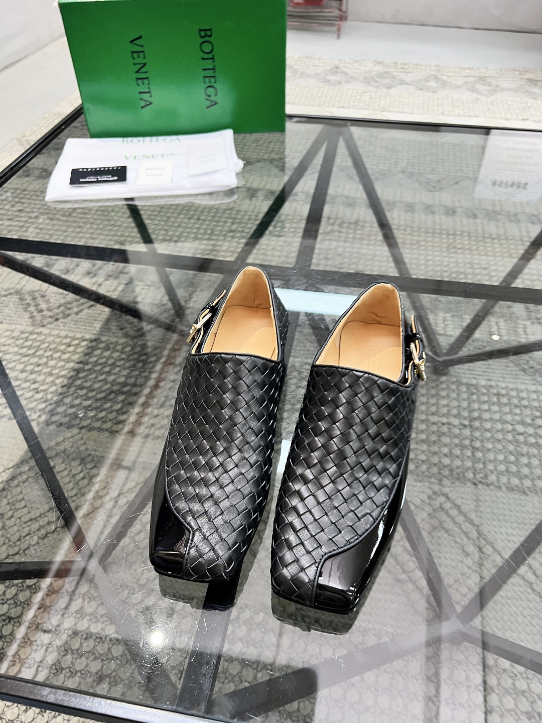P450 B 🔍顶级代购🇮🇹 碟 炸街情侣👫款官网新品套脚皮鞋原单货专柜同步，鞋面意大利进口编织牛皮面料，潮达人爆款版面舒适大方，透气牛皮内里舒适，鞋底：原厂特供原版底，独家活动成型底超级舒适，原厂跟单货，🔍🔍高品质，可随意进出专柜，欢迎对比，女码 35-39 （订40）男码 39-44（订 38 45）