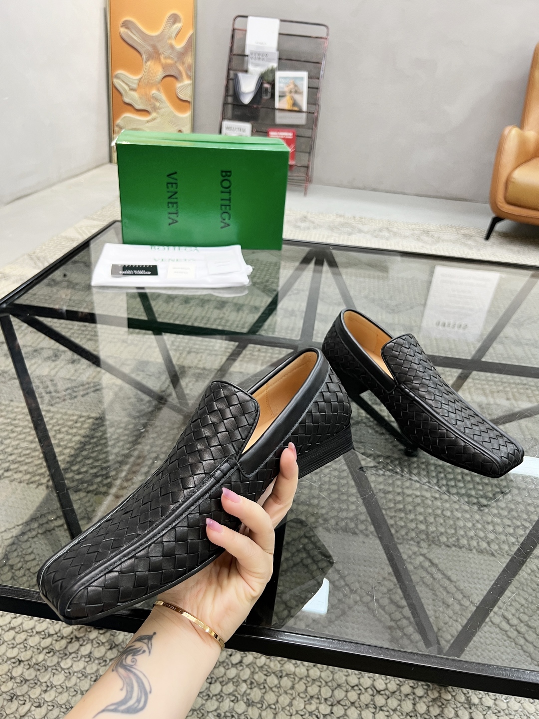  B 🔍顶级代购🇮🇹 碟 炸街情侣👫款官网新品套脚皮鞋原单货专柜同步，鞋面意大利进口编织牛皮面料，潮达人