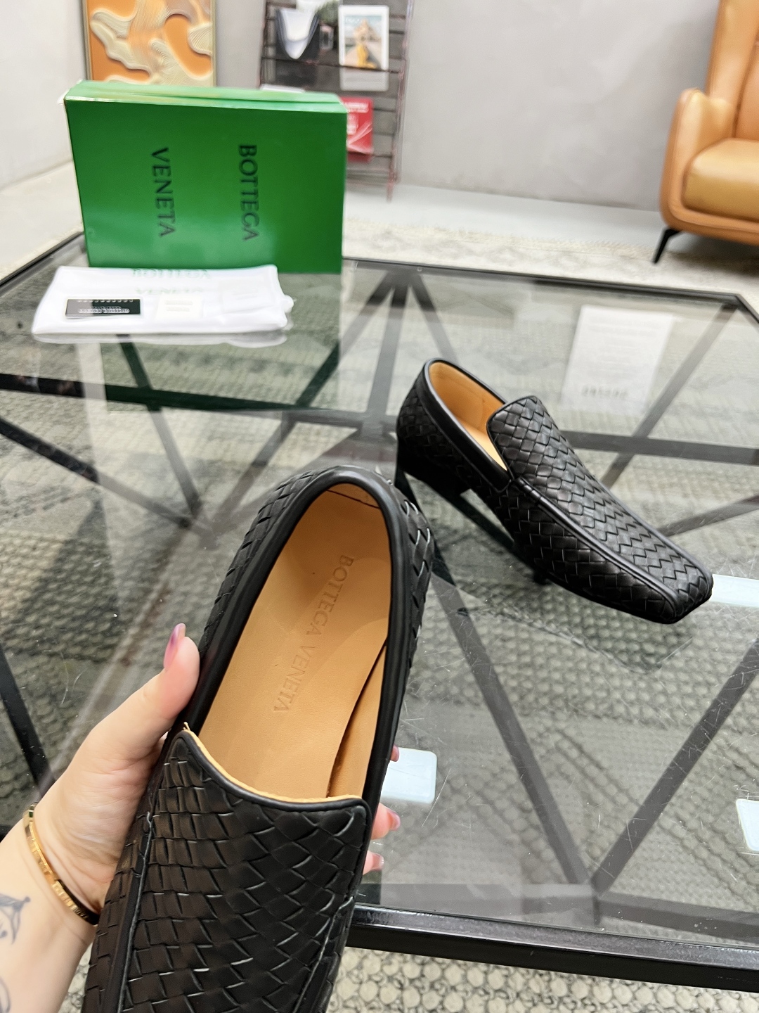  B 🔍顶级代购🇮🇹 碟 炸街情侣👫款官网新品套脚皮鞋原单货专柜同步，鞋面意大利进口编织牛皮面料，潮达人