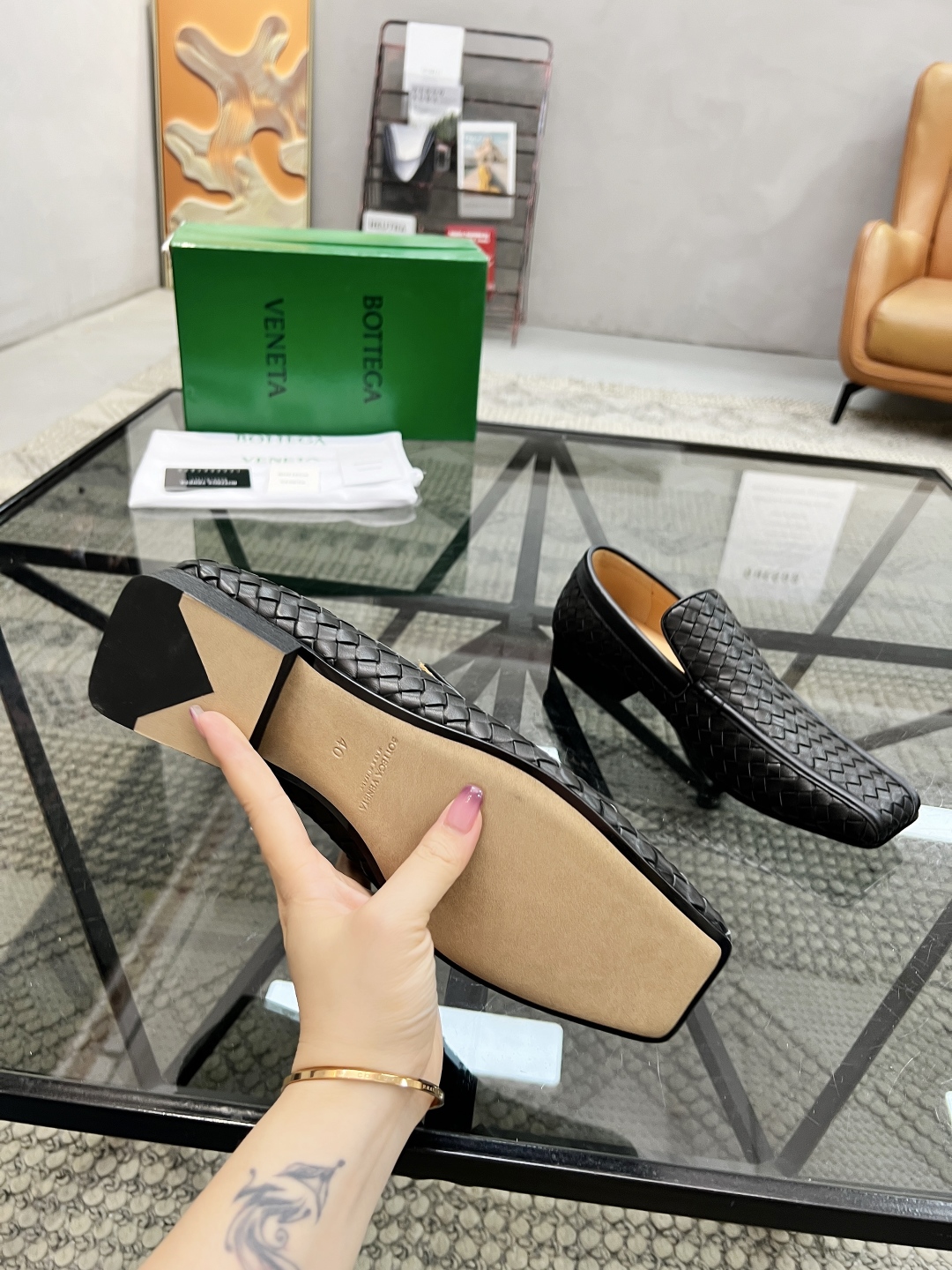  B 🔍顶级代购🇮🇹 碟 炸街情侣👫款官网新品套脚皮鞋原单货专柜同步，鞋面意大利进口编织牛皮面料，潮达人