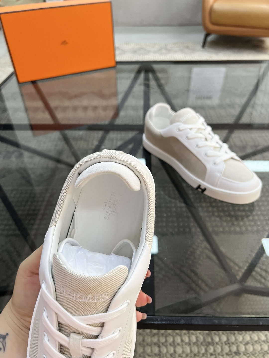  H 🔍顶级代购🇮🇹 爱 超人气男神运动鞋新品来袭专柜同步发售原厂配置，意大利进口原版牛皮搭配布面料，透