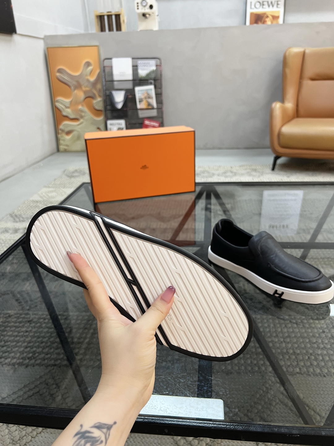 P350 H 🔍顶级代购🇮🇹 爱 超人气男神运动鞋新品来袭专柜同步发售原厂配置，意大利进口原版牛皮面料，透气舒适驾车必备，柔软舒适牛皮内里垫，鞋底：原厂特供原版底超级舒适，原厂跟单货 🔍🔍高品质，可随意进出专柜，欢迎对比专柜同步，码数 39-44（订 38 45 ）