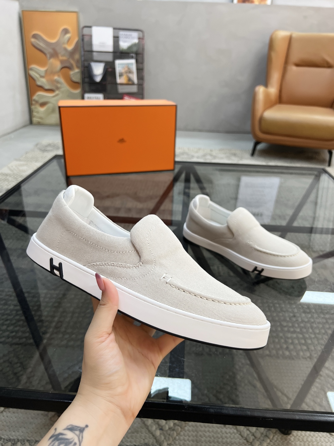  H 🔍顶级代购🇮🇹 爱 超人气男神运动鞋新品来袭专柜同步发售原厂配置，意大利进口原版牛仔布面料，透气舒
