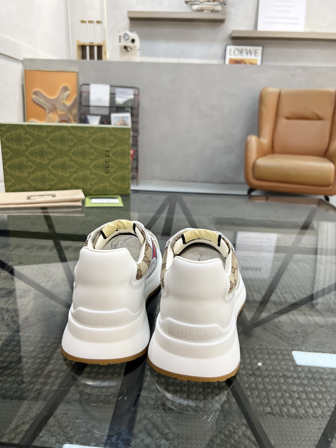  G 🔍顶级代购🇮🇹 古 炸街男神新品来袭，超人气爆款专柜新款，原厂配置意大利进口牛皮搭配印花布面料，高