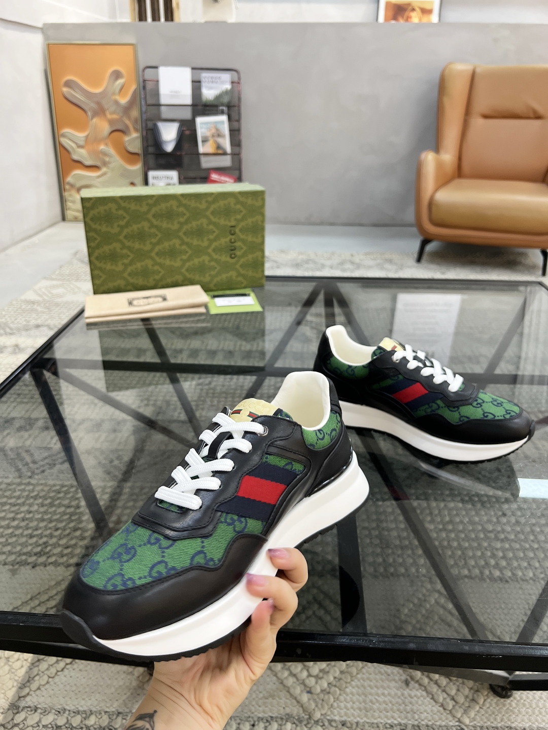  G 🔍顶级代购🇮🇹 古 炸街男神新品来袭，超人气爆款专柜新款，原厂配置意大利进口牛皮搭配印花布面料，高