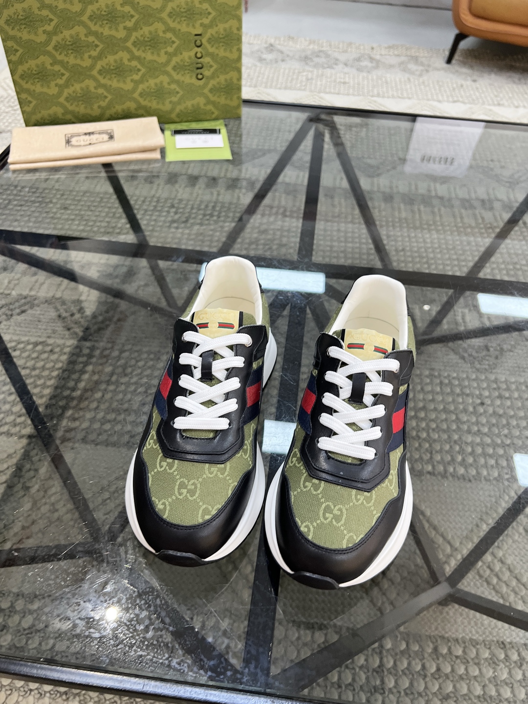  G 🔍顶级代购🇮🇹 古 炸街男神新品来袭，超人气爆款专柜新款，原厂配置意大利进口牛皮搭配印花布面料，高