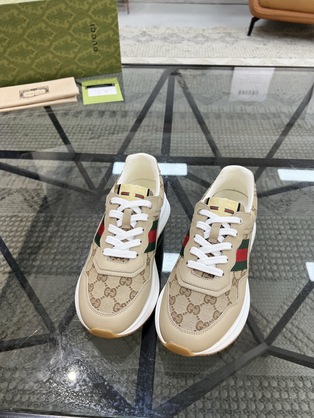  G 🔍顶级代购🇮🇹 古 炸街男神新品来袭，超人气爆款专柜新款，原厂配置意大利进口牛皮搭配印花布面料，高