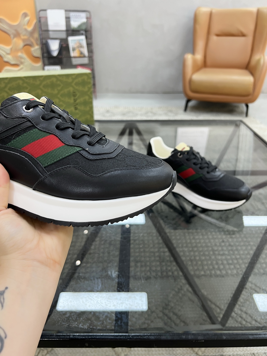  G 🔍顶级代购🇮🇹 古 炸街男神新品来袭，超人气爆款专柜新款，原厂配置意大利进口牛皮搭配印花布面料，高