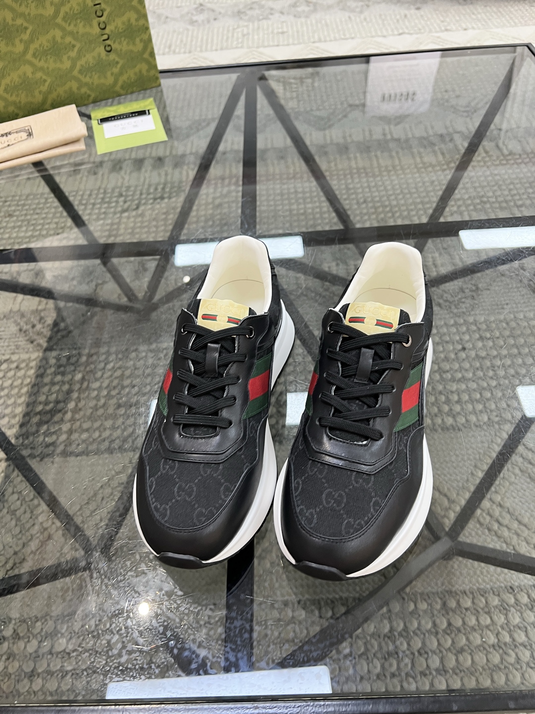  G 🔍顶级代购🇮🇹 古 炸街男神新品来袭，超人气爆款专柜新款，原厂配置意大利进口牛皮搭配印花布面料，高