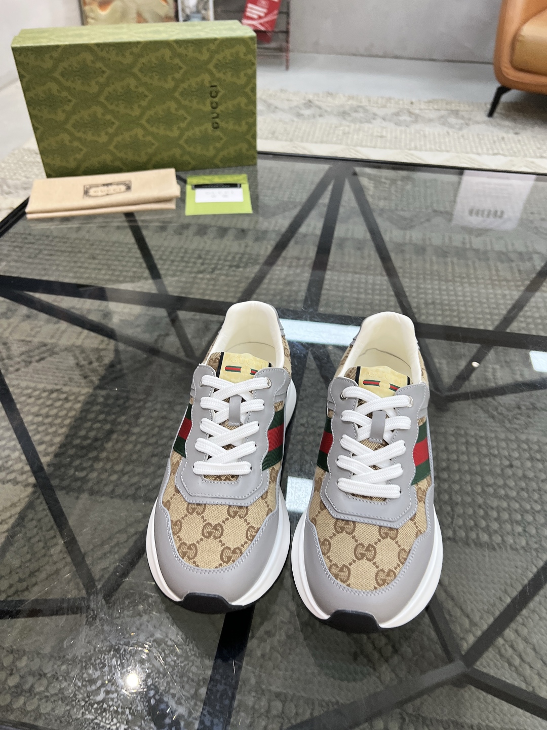  G 🔍顶级代购🇮🇹 古 炸街男神新品来袭，超人气爆款专柜新款，原厂配置意大利进口牛皮搭配印花布面料，高