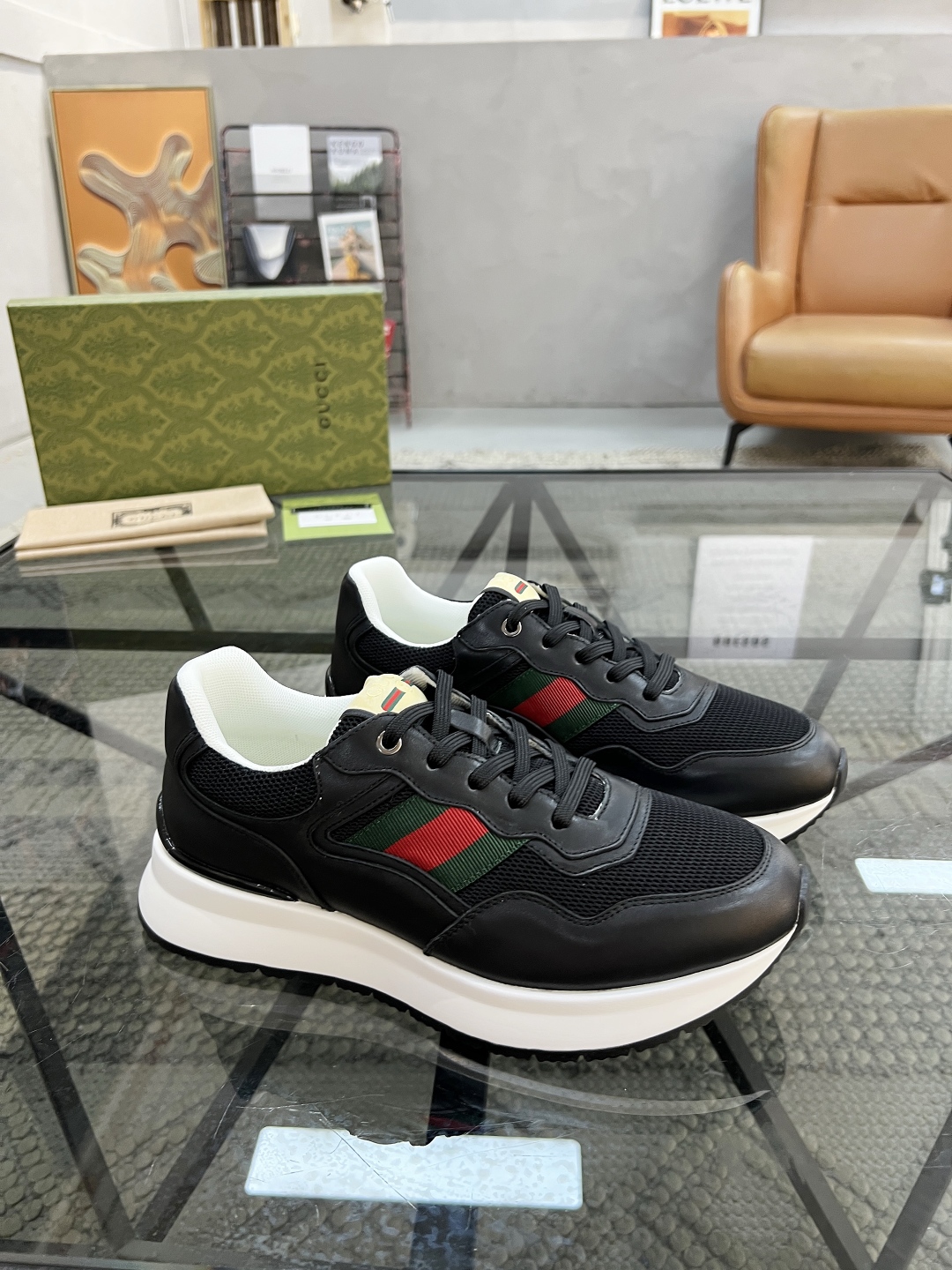  G 🔍顶级代购🇮🇹 古 炸街男神新品来袭，超人气爆款专柜新款，原厂配置意大利进口牛皮搭配网布面料，高品