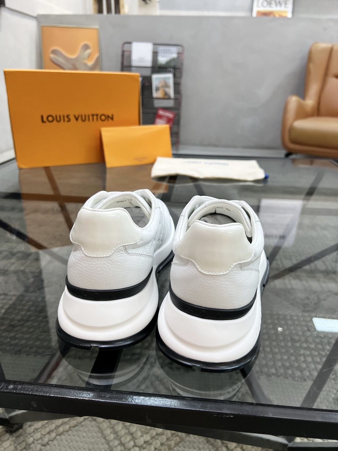  L 🔍顶级代购🇮🇹 路 炸街男神运动鞋新品来袭专柜同步发售原厂配置，意大利进口原版牛皮面料，高品质压花